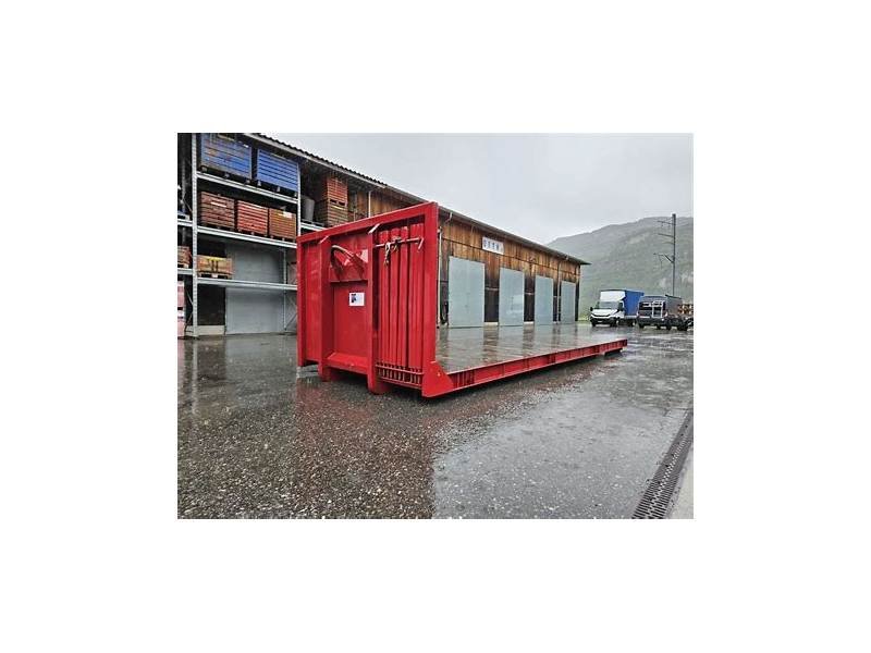 Abrollcontainer Plattform mit Rungen